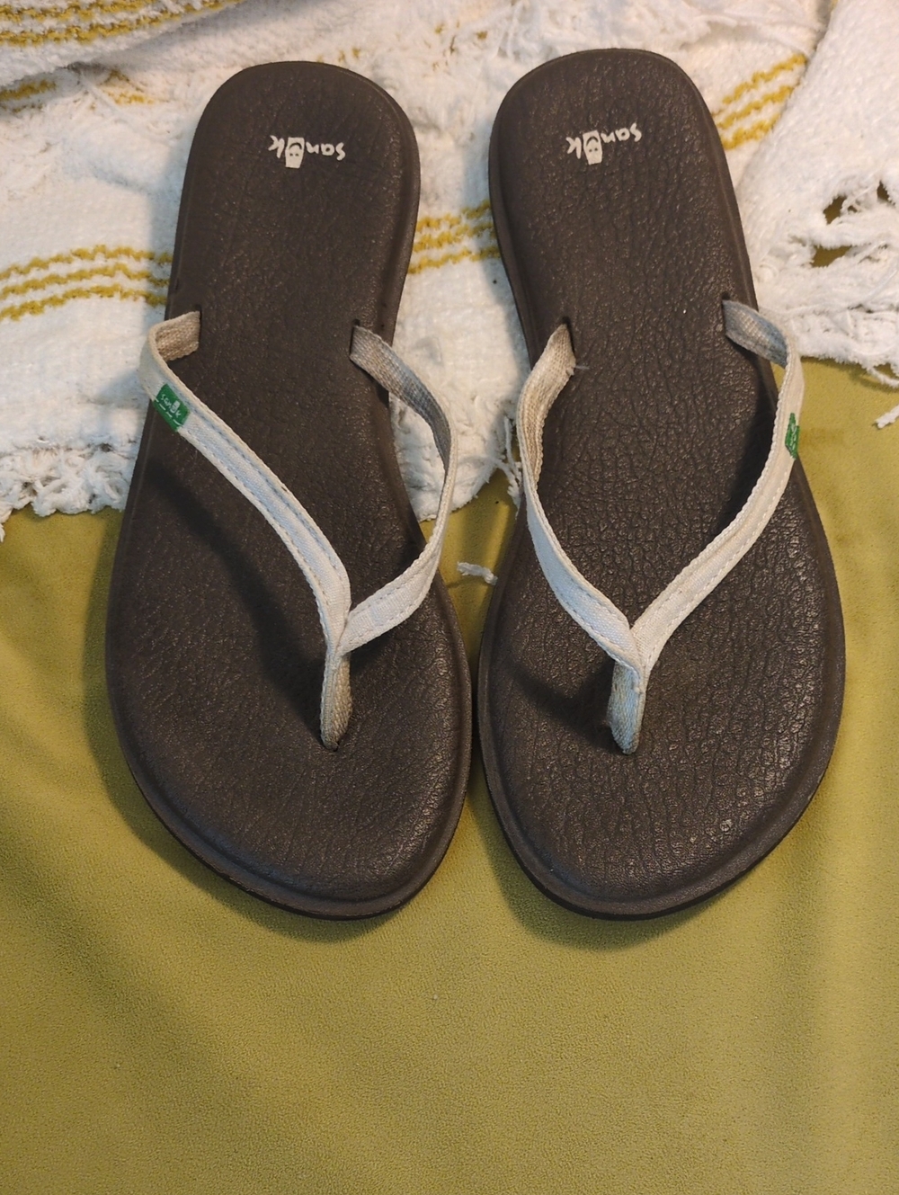 Sanuk Women’s White Strap Brown Footbed Flip Flops